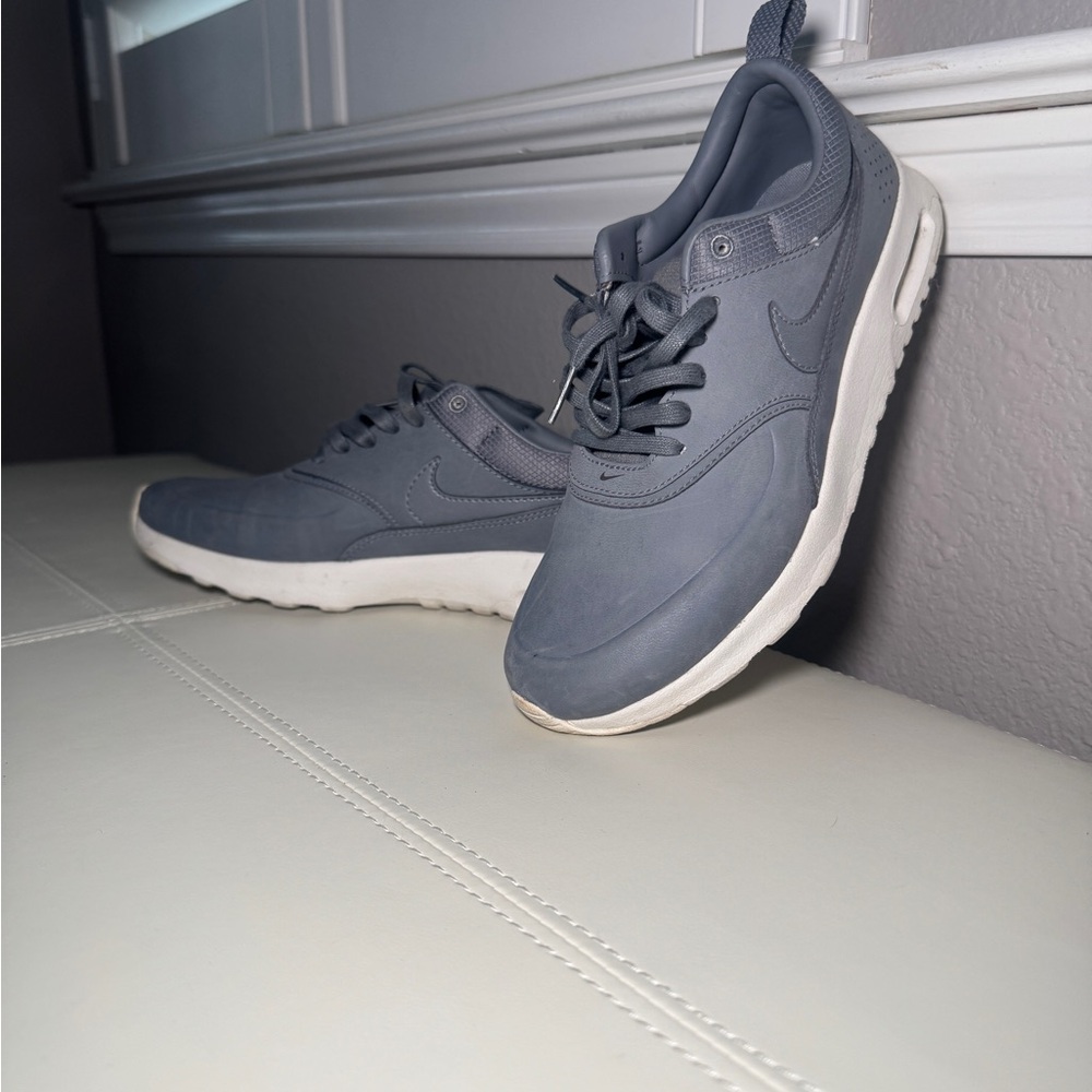 Nike Women's Premium Air Max Thea - Cool Grey